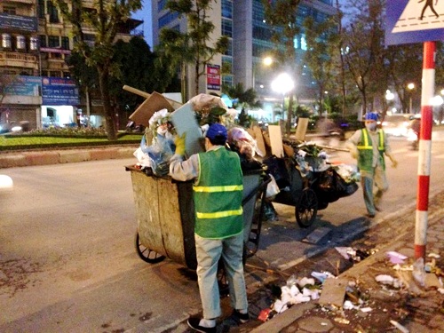 Những người lao công quét rác là những người lao động cần thiết trong xã hội. Họ dọn dẹp đường phố, khu đô thị và giúp giữ gìn môi trường xung quanh ta. Hãy xem người lao công quét rác chăm chỉ làm việc để giúp sạch sẽ thành phố!