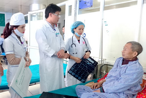 Người thầy thuốc và bệnh nhân thường đứng trước rất nhiều sự lựa chọn khó khăn. Người thầy thuốc và bệnh nhân thường đứng trước rất nhiều sự lựa chọn khó khăn.