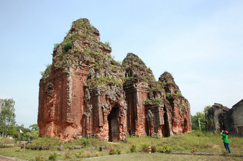 Tháp Chăm Khương Mỹ - Núi Thành.