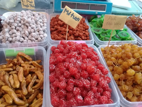 Thực phẩm chiên rán, sử dụng nhiều phẩm màu không chỉ gây ngộ độc mà còn có thể gây ung thư.