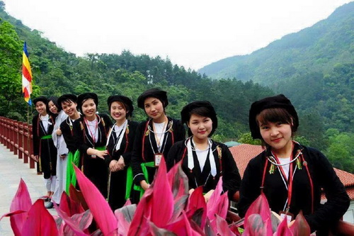 Thiếu nữ Sán Dìu.