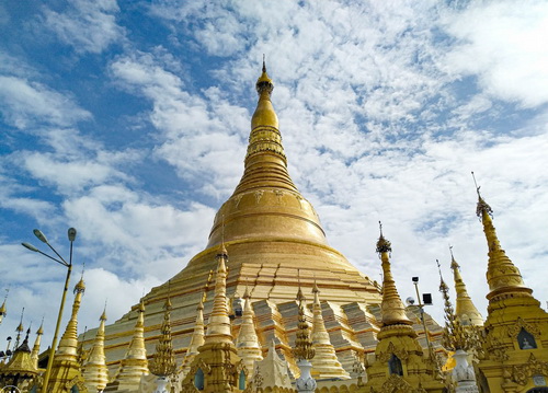 Tầng thức sống nhà Phật là biểu tượng tinh thần của đất nước Myanmar.