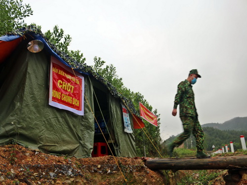 Chốt của Bộ đội Biên phòng lập bên sông Ka Long ngăn chặn người xuất nhập cảnh trái phép. Ảnh: TTH