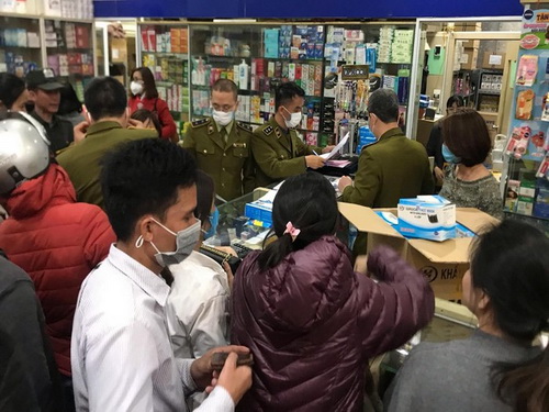 Lực lượng chức năng đã phát hiện, xử lý nhiều vụ lợi dụng dịch để tăng giá, sản xuất hàng giả.