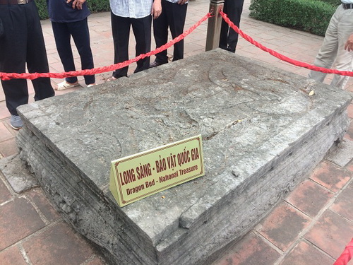 Long sàng tại Đền thờ vua Đinh Tiên Hoàng (tỉnh Ninh Bình).