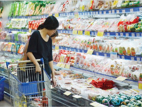 Các mặt hàng thiết yếu phục vụ người dân không hề khan hiếm. Các mặt hàng thiết yếu phục vụ người dân không hề khan hiếm.
