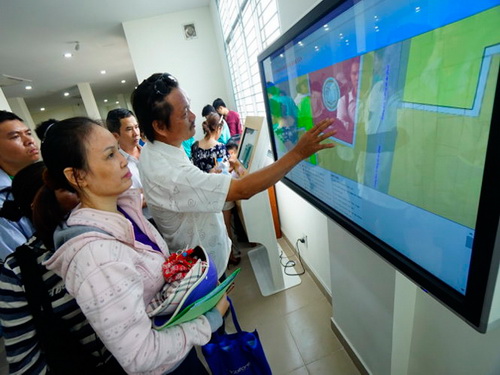 Sử dụng dịch vụ công trực tuyến giúp tiết kiệm ngân sách, thời gian, công sức cho người dân, doanh nghiệp. (Ảnh minh họa)