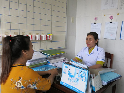 Tư vấn chăm sóc sức khỏe cho bà mẹ trước sinh.