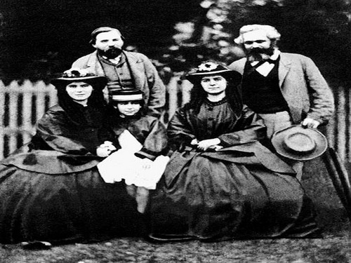 Karl Marx và 3 người con gái.