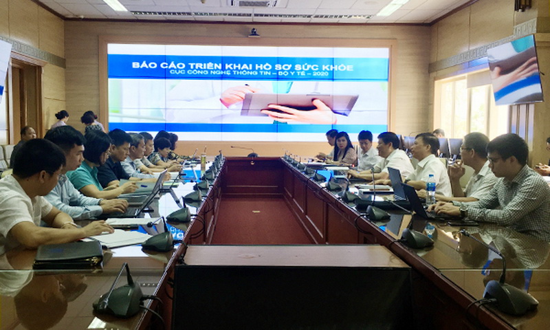 Các đại biểu tham gia cuộc họp.