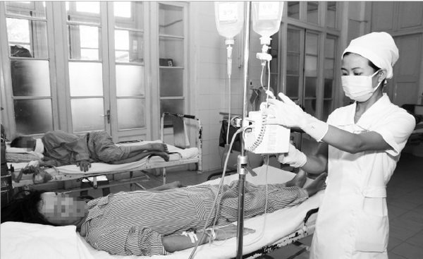 Điều trị cho bệnh nhân lao tại Bệnh viện Phổi Trung ương. Ảnh: TM