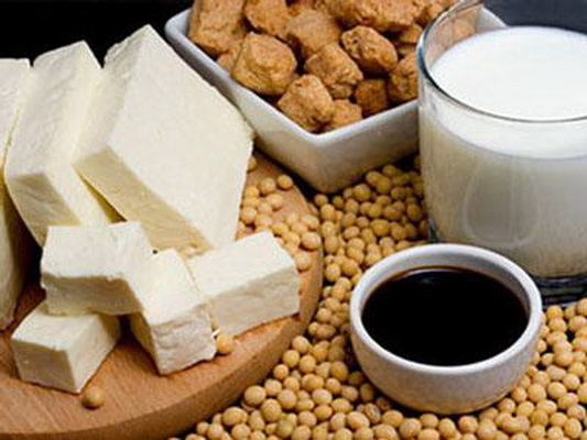 Đậu nành và chế phẩm đậu nành rất tốt cho người cao tuổi vì đủ đạm và dễ tiêu hóa, hấp thu. Đậu nành và chế phẩm đậu nành rất tốt cho người cao tuổi vì đủ đạm và dễ tiêu hóa, hấp thu.