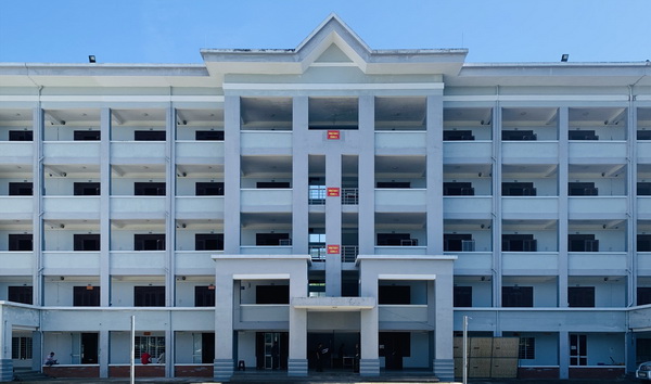 Khu nhà của Trường Trung cấp Cảnh sát nhân dân V làm nơi đón tiếp công dân về nước.