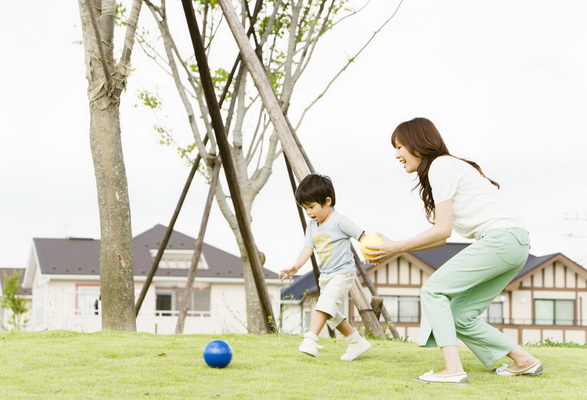 Vận động giúp trẻ phát triển chiều cao tối ưu.