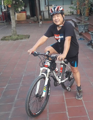 NSƯT Quý Tráng bên “người bạn” mỗi ngày của mình.