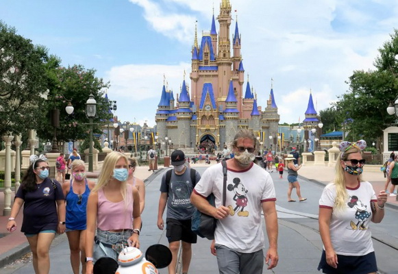 Công viên Disney world trong ngày đầu tiên mở cửa trở lại.