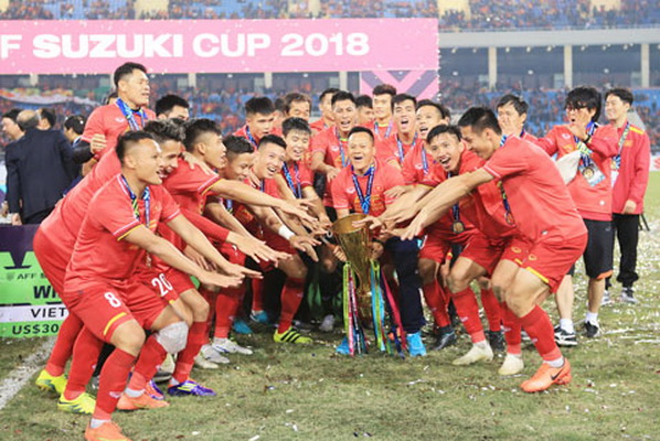 ĐT Việt Nam hiện là ĐKVĐ AFF Suzuki Cup sau lần đăng quang vào năm 2018. Ảnh: Đức Cường ĐT Việt Nam hiện là ĐKVĐ AFF Suzuki Cup sau lần đăng quang vào năm 2018. Ảnh: Đức Cường