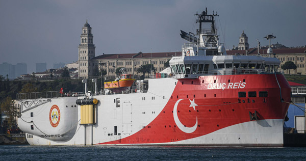 Tàu nghiên cứu địa chấn Thổ Nhĩ Kỳ cập cảng Istanbul.