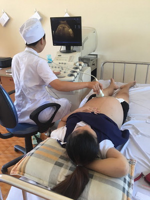 Cần khám thai định kỳ để phát hiện những bất thường, đảm bảo an toàn cho mẹ và thai nhi.