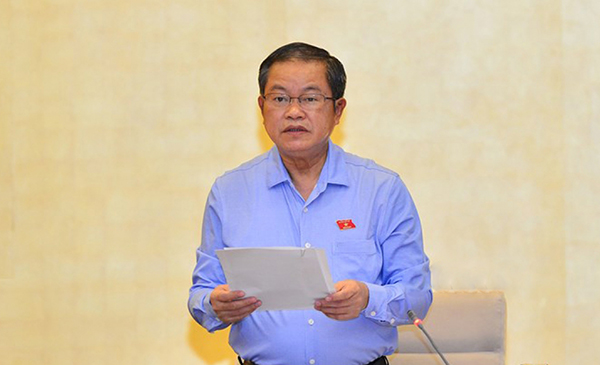 Phó Chủ tịch Quốc hội Đỗ Bá Tỵ phát biểu tại phiên họp.