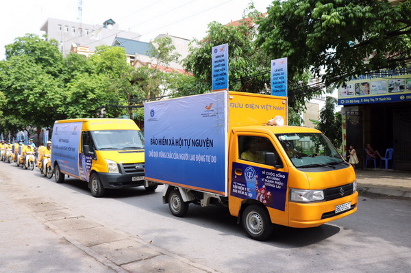 Tuyên truyền vận động người dân tham gia BHXH tự nguyện.
