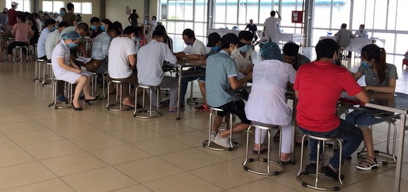 Khám sàng lọc sức khỏe cho 1.500 công nhân ở Hải Dương.
