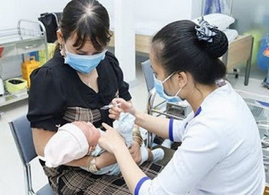 COVID-19 làm gián đoạn các dịch vụ y tế thiết yếu, trong đó có dịch vụ tiêm chủng.