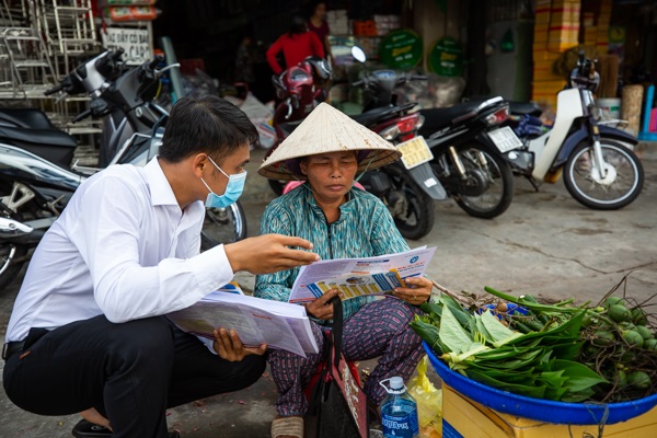 Tuyên truyền về chính sách BHXH, BHYT đến người dân.