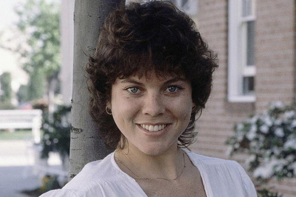 Erin Moran vào vai Joanie Cunningham xê-ri Happy Days.