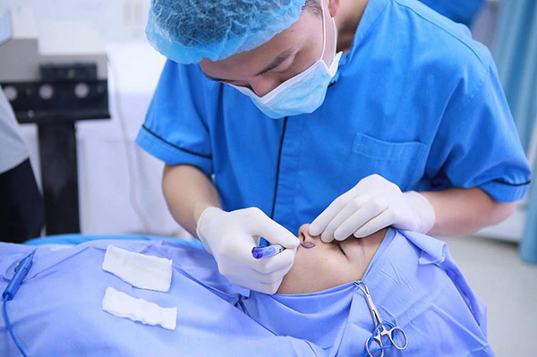 Trao thân cho các cơ sở phẫu thuật thẩm mỹ “chui”: Tự hủy hoại mình