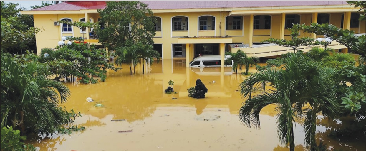 BVĐK huyện Lệ Thủy bị ngập sâu.