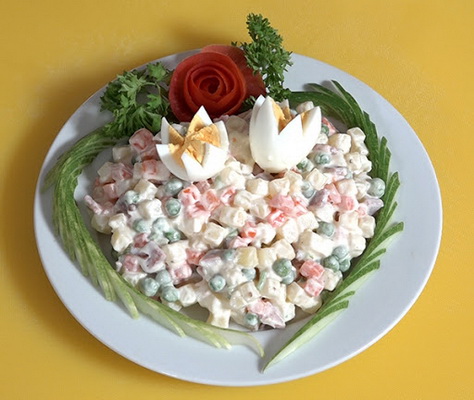 Các đồ béo như salat trộn mayonnaise là những món người bệnh suy giáp nên tránh.