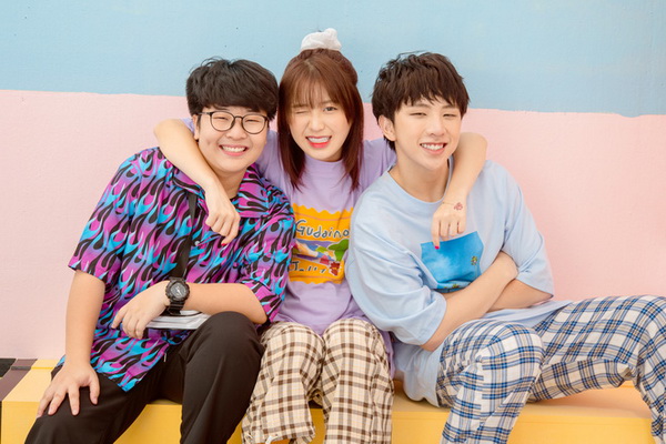 Web-drama Đừng làm bạn nữa hút khán giả với nhiều tình huống cười ra nước mắt, đặc biệt là sự tham gia của dàn diễn viên trẻ đang được yêu thích.