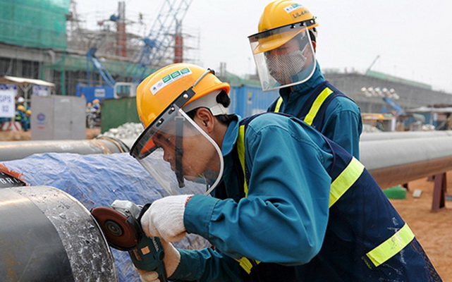 Công nhân cần trang bị kiến thức về an toàn lao động. (Ảnh minh họa)