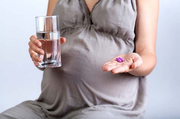 Phụ nữ mang thai nên tham khảo ý kiến bác sĩ khi dùng thuốc chống say tàu xe.