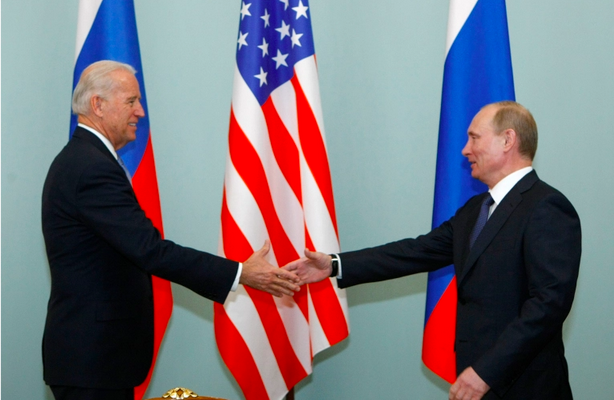 Tổng thống Mỹ đắc cử Joe Biden (trái) và Tổng thống Nga Vladimir Putin.