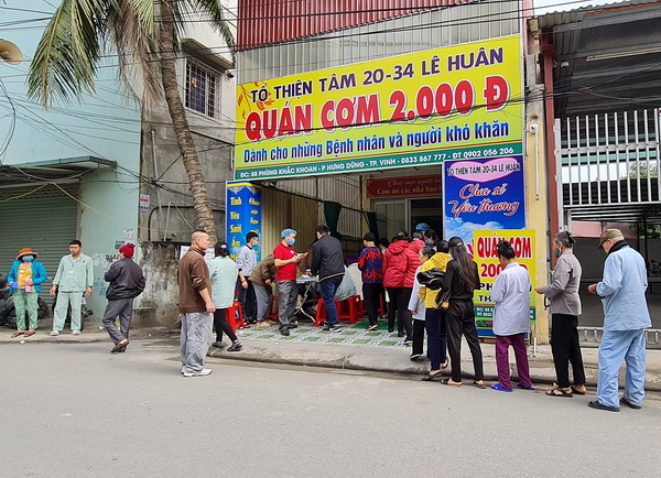 Quán cơm 2.000 đồng.