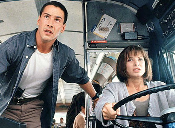 Keanu Reeves (trái) trong phim Speed (1994).