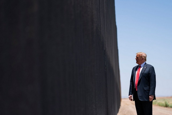 Trước khi rời Nhà Trắng, ông Trump vẫn tiếp tục khuấy đảo chính trường Mỹ.