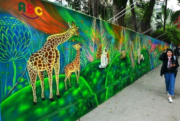 Tranh tường: Tranh tường là một loại hình nghệ thuật đường phố ngày càng phát triển tại Việt Nam. Khám phá sự đa dạng của tranh tường cùng với chúng tôi qua những hình ảnh tuyệt đẹp về các tác phẩm nghệ thuật trên tường đường phố tại Việt Nam.