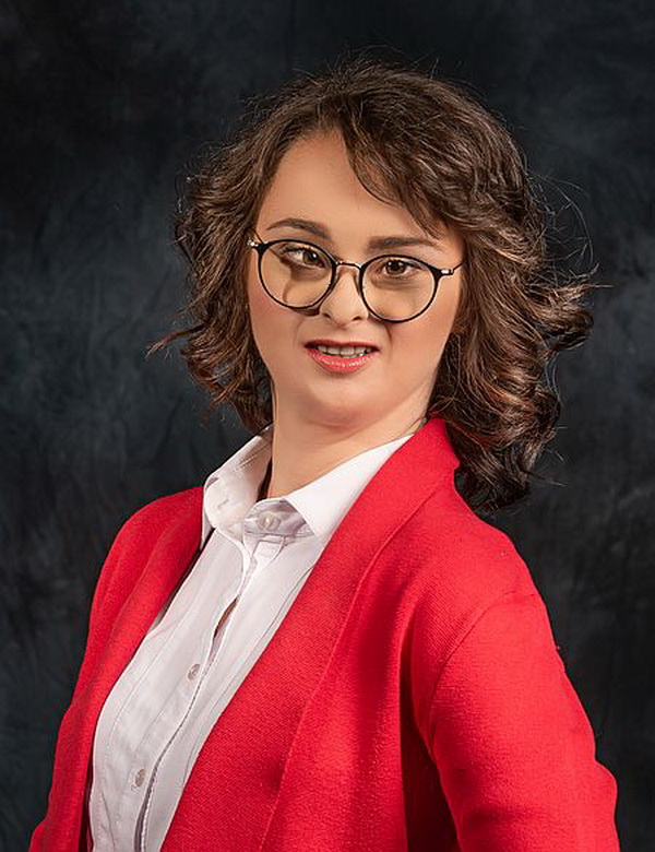 Dominika Kasinka là giáo viên trợ giảng.