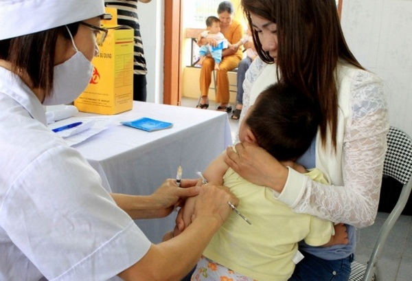 Tiêm phòng não mô cầu cho trẻ là biện pháp phòng bệnh tốt nhất.