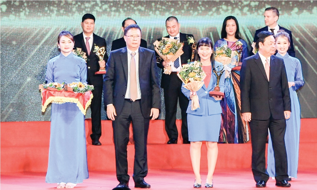 Lãnh đạo Công ty Cổ phần Nước giải khát Yến sào Khánh Hòa