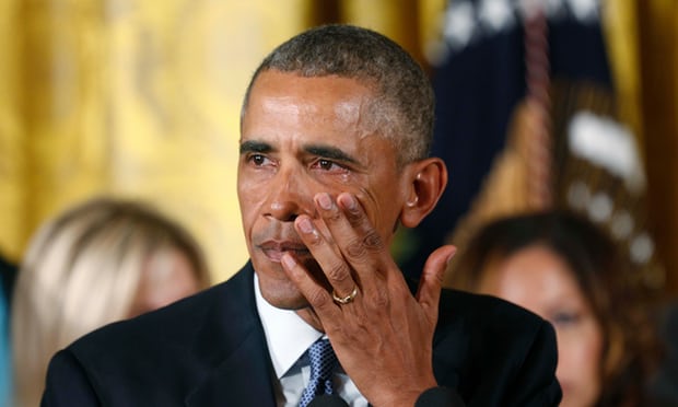 Cựu Tổng thống Obama hơn 1 lần rơi nước mắt khi nói về các nạn nhân của súng đạn