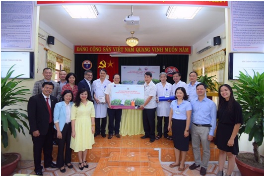 Tặng thiết bị khám chữa bệnh hen và bệnh phổi tắc nghẽn mạn tính