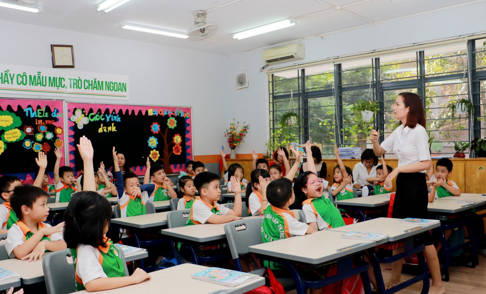 Bộ GD&ĐT yêu cầu các trường không áp dụng giãn cách trong lớp học