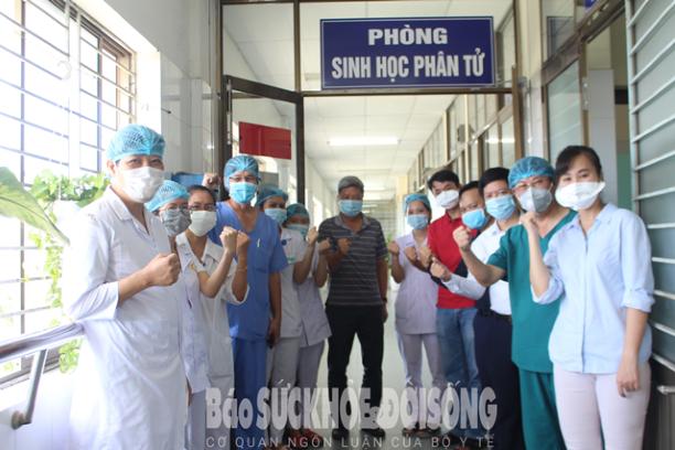 Các y bác sĩ trên cả nước đồng lòng quyết tâm chống đại dịch COVID-19