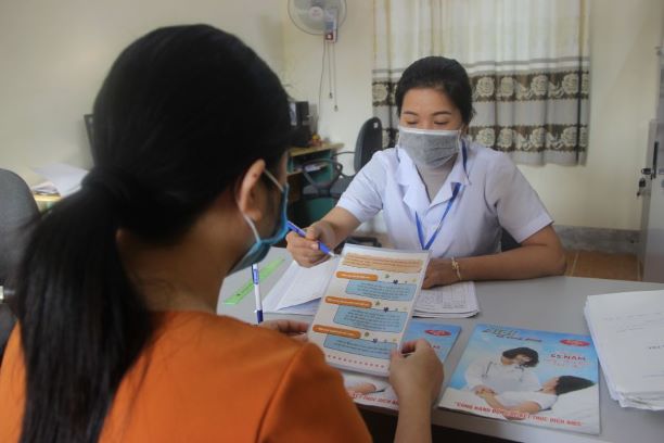 Tư vấn cho người nhiễm HIV/AIDS