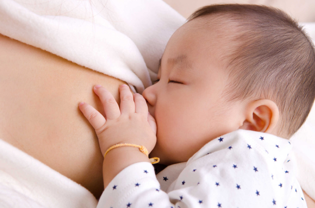 Sữa mẹ tạo hệ vi khuẩn đường ruột, hệ miễn dịch khỏe mạnh cho trẻ