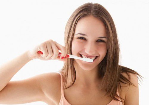 Chải răng hằng ngày giúp hơi thở thơm tho